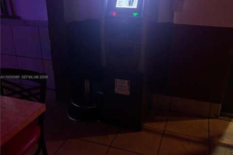 Commercial property in Opa-locka, Florida № 1995476 - photo 11