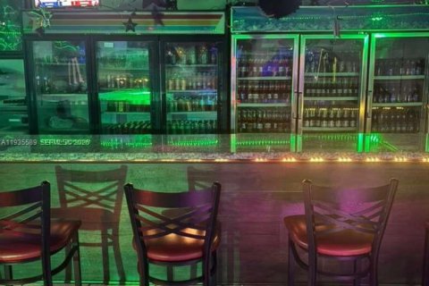 Commercial property in Opa-locka, Florida № 1995476