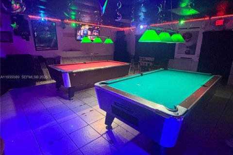 Commercial property in Opa-locka, Florida № 1995476 - photo 8