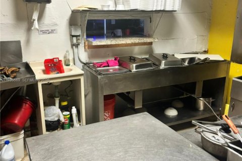 Commercial property in Opa-locka, Florida № 1995476 - photo 16