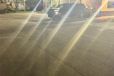 Commercial property in Opa-locka, Florida № 1995476 - photo 22