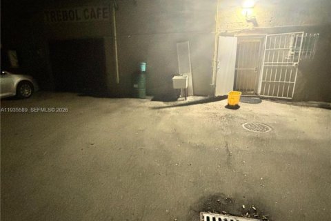 Commercial property in Opa-locka, Florida № 1995476 - photo 21