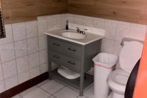 Commercial property in Opa-locka, Florida № 1995476 - photo 18