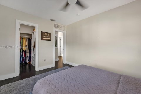 House in Miami Shores, Florida 3 bedrooms, 193.7 sq.m. № 2003984 - photo 18