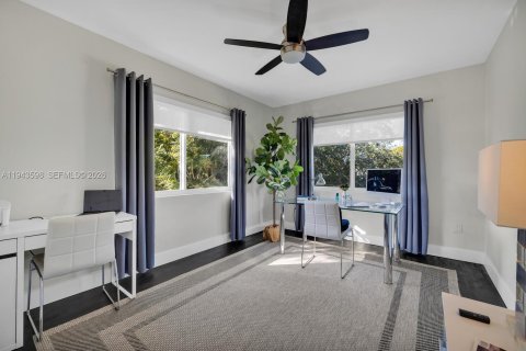 House in Miami Shores, Florida 3 bedrooms, 193.7 sq.m. № 2003984 - photo 23