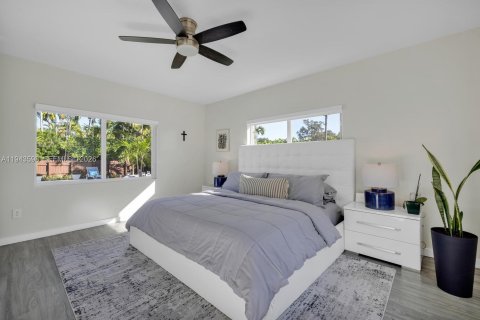 House in Miami Shores, Florida 3 bedrooms, 193.7 sq.m. № 2003984 - photo 13