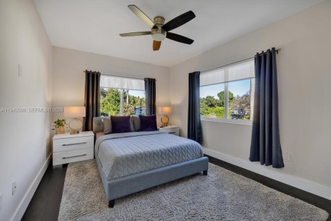 House in Miami Shores, Florida 3 bedrooms, 193.7 sq.m. № 2003984 - photo 17