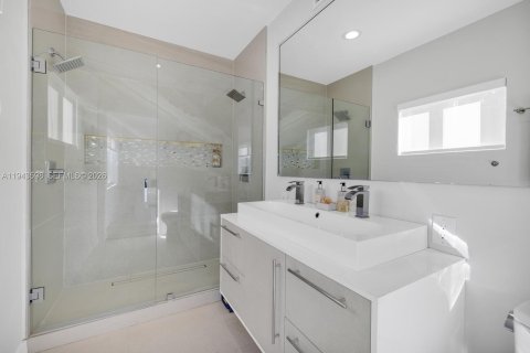 House in Miami Shores, Florida 3 bedrooms, 193.7 sq.m. № 2003984 - photo 15