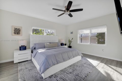 House in Miami Shores, Florida 3 bedrooms, 193.7 sq.m. № 2003984 - photo 14