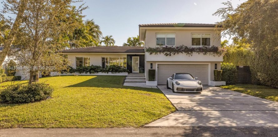 House in Miami Shores, Florida 3 bedrooms, 193.7 sq.m. № 2003984