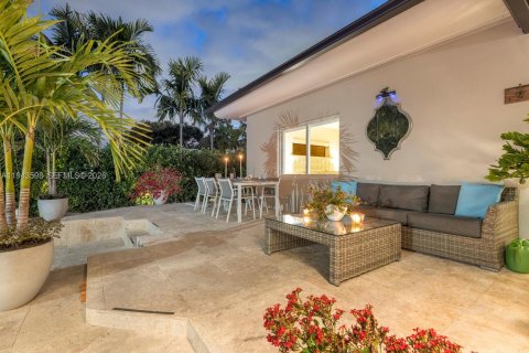 House in Miami Shores, Florida 3 bedrooms, 193.7 sq.m. № 2003984 - photo 24