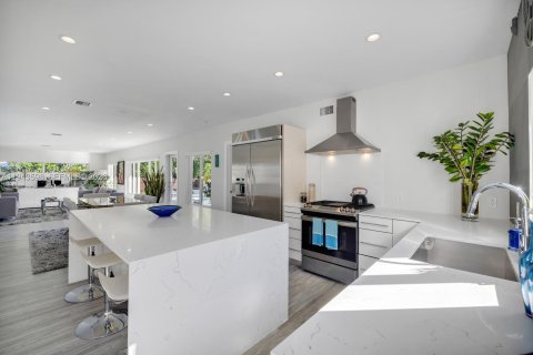 House in Miami Shores, Florida 3 bedrooms, 193.7 sq.m. № 2003984 - photo 12