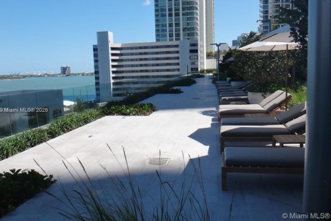 Condominio en alquiler en Miami, Florida, 1 dormitorio, 65.59 m2 № 1949475 - foto 15