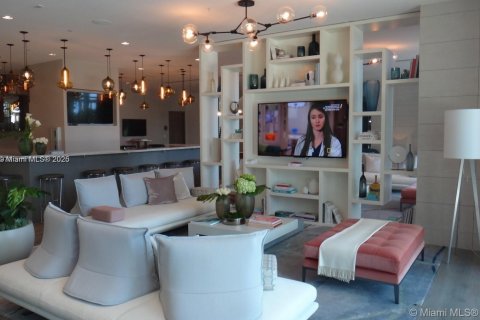 Condominio en alquiler en Miami, Florida, 1 dormitorio, 65.59 m2 № 1949475 - foto 17