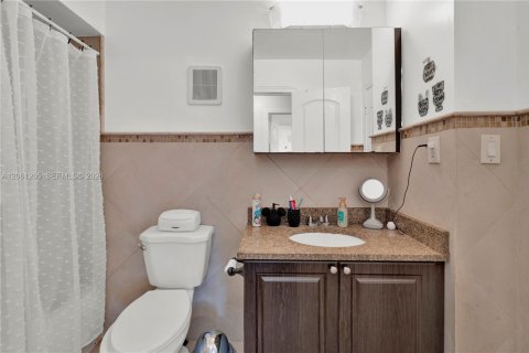 Touwnhouse à louer à Miami, Floride: 2 chambres, 130.06 m2 № 2177548 - photo 24