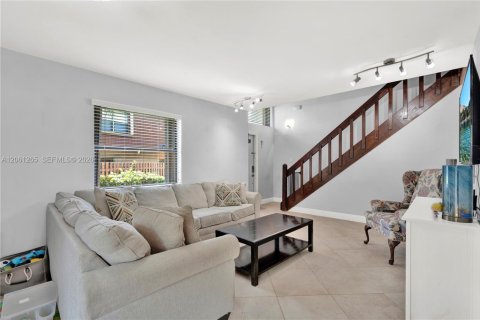 Touwnhouse à louer à Miami, Floride: 2 chambres, 130.06 m2 № 2177548 - photo 9