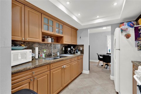 Touwnhouse à louer à Miami, Floride: 2 chambres, 130.06 m2 № 2177548 - photo 15