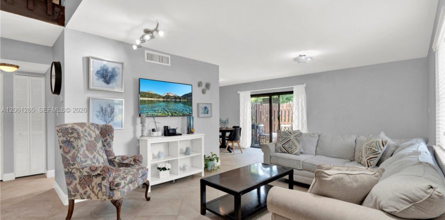 Touwnhouse à Miami, Floride 2 chambres, 130.06 m2 № 2177548