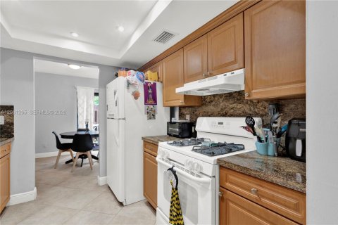 Touwnhouse à louer à Miami, Floride: 2 chambres, 130.06 m2 № 2177548 - photo 14