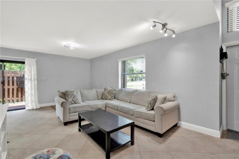 Touwnhouse à louer à Miami, Floride: 2 chambres, 130.06 m2 № 2177548 - photo 7