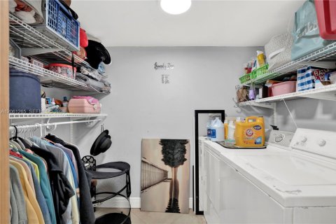 Touwnhouse à louer à Miami, Floride: 2 chambres, 130.06 m2 № 2177548 - photo 21