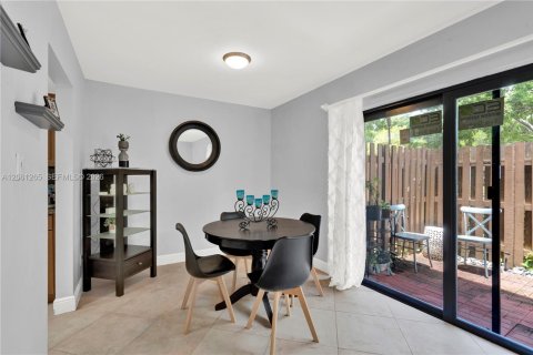 Touwnhouse à louer à Miami, Floride: 2 chambres, 130.06 m2 № 2177548 - photo 10