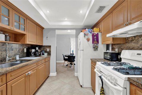 Touwnhouse à louer à Miami, Floride: 2 chambres, 130.06 m2 № 2177548 - photo 13