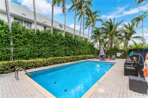 Condo in Miami Beach, Florida, 1 bedroom № 1961043 - photo 15