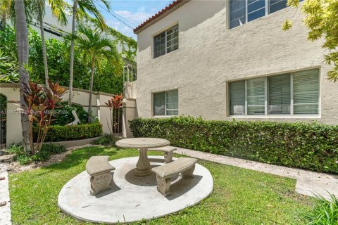 Condo in Miami Beach, Florida, 1 bedroom № 1961043 - photo 16