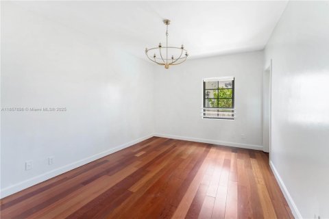 Condo in Miami Beach, Florida, 1 bedroom № 1961043 - photo 10