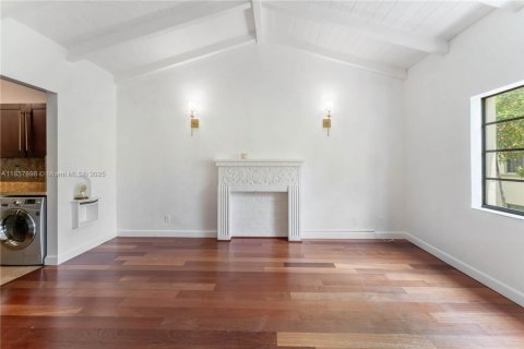 Condo in Miami Beach, Florida, 1 bedroom № 1961043 - photo 4