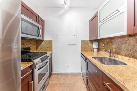 Condo in Miami Beach, Florida, 1 bedroom № 1961043 - photo 8