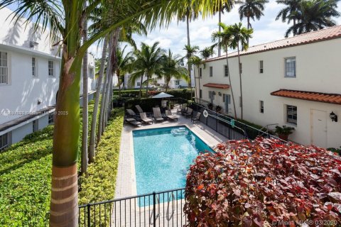 Condo in Miami Beach, Florida, 1 bedroom № 1961043 - photo 17