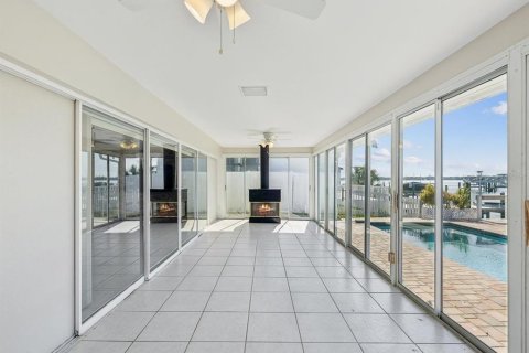 Villa ou maison à louer à Clearwater, Floride: 3 chambres, 201.32 m2 № 1831730 - photo 12