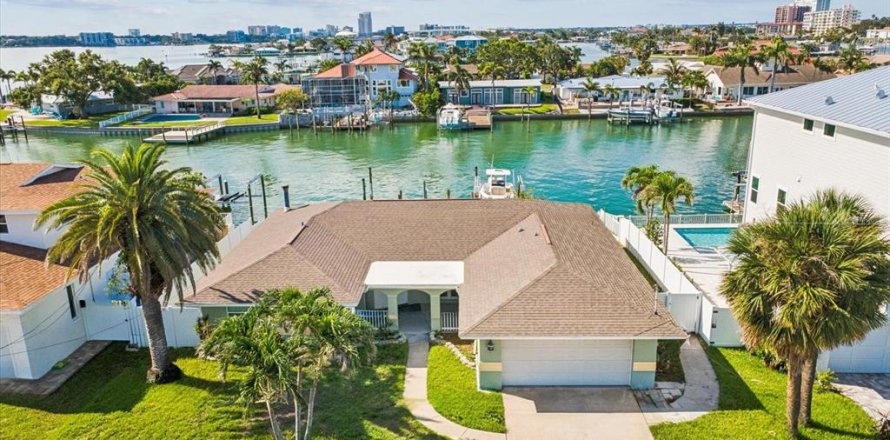 Villa ou maison à Clearwater, Floride 3 chambres, 201.32 m2 № 1831730