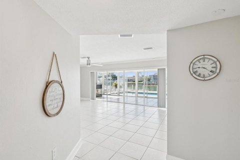 Villa ou maison à louer à Clearwater, Floride: 3 chambres, 201.32 m2 № 1831730 - photo 9