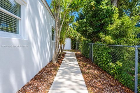 Casa en venta en Fort Lauderdale, Florida, 3 dormitorios, 110.74 m2 № 2385278 - foto 10