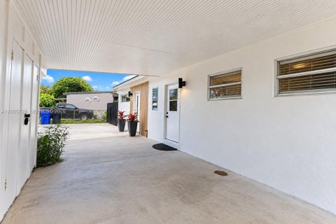 Casa en venta en Fort Lauderdale, Florida, 3 dormitorios, 110.74 m2 № 2385278 - foto 6
