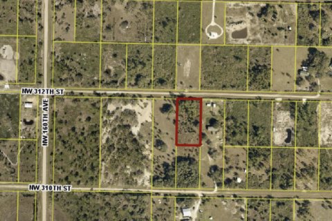 Commercial property in Okeechobee, Florida № 2176725