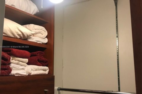 Condominio en alquiler en Miami Beach, Florida, 50.63 m2 № 2019375 - foto 21
