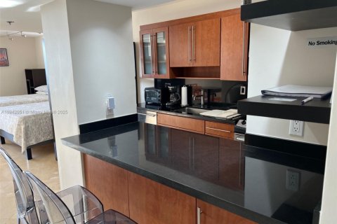 Condominio en alquiler en Miami Beach, Florida, 50.63 m2 № 2019375 - foto 11