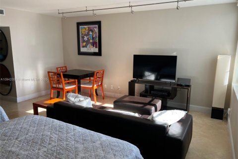 Condominio en alquiler en Miami Beach, Florida, 50.63 m2 № 2019375 - foto 6