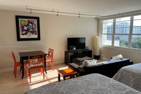 Condominio en alquiler en Miami Beach, Florida, 50.63 m2 № 2019375 - foto 4