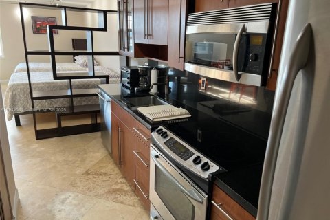 Condominio en alquiler en Miami Beach, Florida, 50.63 m2 № 2019375 - foto 12