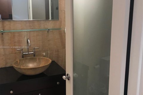 Condominio en alquiler en Miami Beach, Florida, 50.63 m2 № 2019375 - foto 18