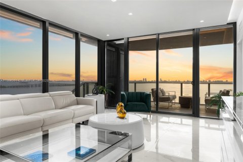 Copropriété à vendre à Miami, Floride: 4 chambres, 249.54 m2 № 1922658 - photo 15