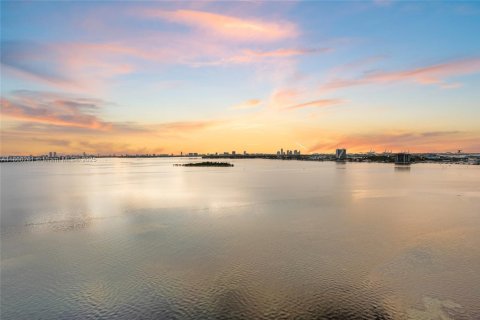 Copropriété à vendre à Miami, Floride: 4 chambres, 249.54 m2 № 1922658 - photo 12