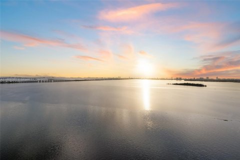 Copropriété à vendre à Miami, Floride: 4 chambres, 249.54 m2 № 1922658 - photo 16