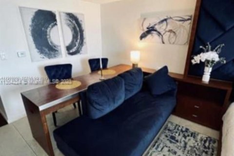 Купить кондоминиум в Майами, Флорида 40.51м2, № 2049035 - фото 2