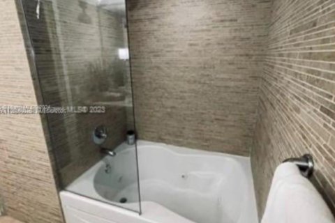 Купить кондоминиум в Майами, Флорида 40.51м2, № 2049035 - фото 11